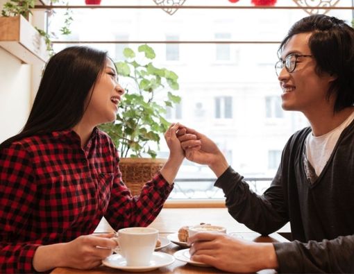 Topik yang Menarik untuk Dibincangkan dengan Pasangan