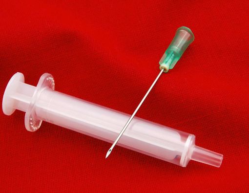 Jarum Suntik di Bawah Kursi Bioskop  Bisa Tularkan HIV?