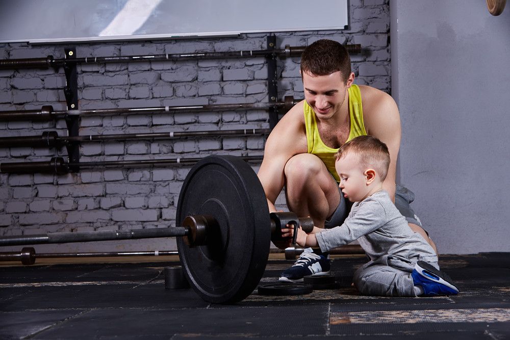 Ayah Membawa Anak Balita ke Gym, Amankah?