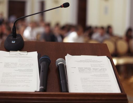 Mengenal Fenomena Berpikir Attitudinal Model dalam Persidangan