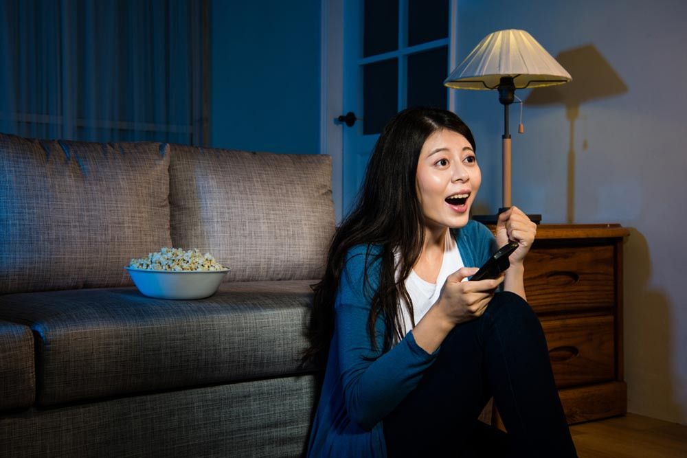 Risiko Kesehatan di Balik Asyiknya Binge Watching