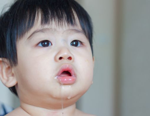 Penyebab Gangguan Kelenjar Ludah pada Bayi dan Solusinya