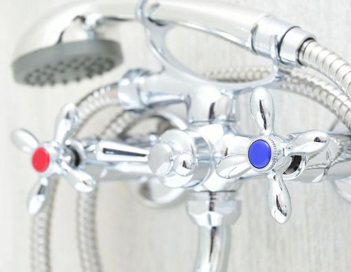 Setelah Olahraga, Mandi Air Hangat atau Air Dingin?