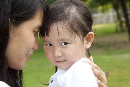 3 Cara Menghadapi Anak Pemalu