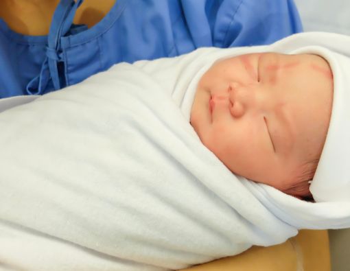 Bayi Baru Lahir, Perlukah Dimandikan?