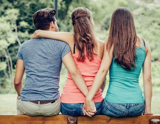 Ekspos Pelaku Selingkuh di Media Sosial Benar atau Salah?