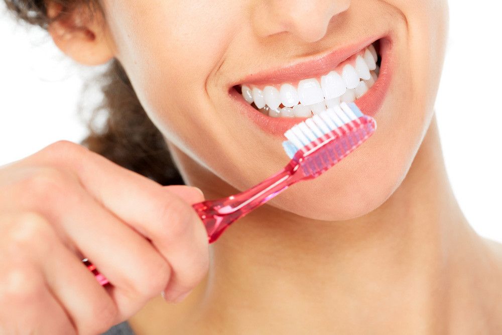 5 Alasan Anda Perlu Menyikat Gigi Sebelum Tidur