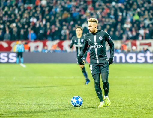 Apa Jadinya Jika Atlet Sepak Bola Kena Corona?