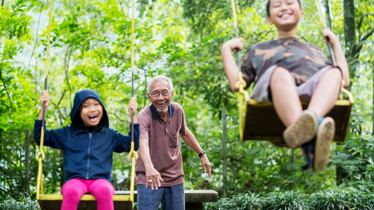 10 Manfaat Psikologis Bermain Bersama Cucu di Masa Pensiun