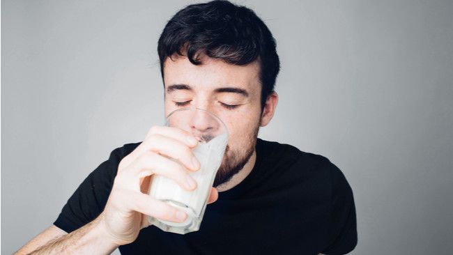 Rutin Minum Susu Bisa Atasi Infeksi Paru, Benarkah?