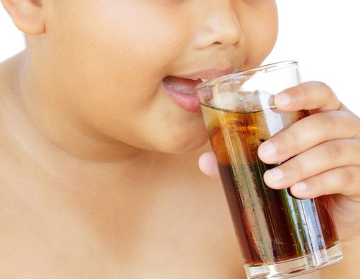 Benarkah Minum Soda Bikin Gemuk?