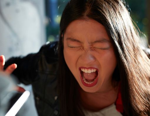 Mengapa Menahan Kesal dan Marah Membuat Kepala Bagian Belakang Terasa Sakit?