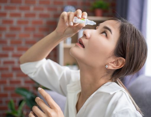  16 Rekomendasi Obat Tetes Mata Kering dan Merah