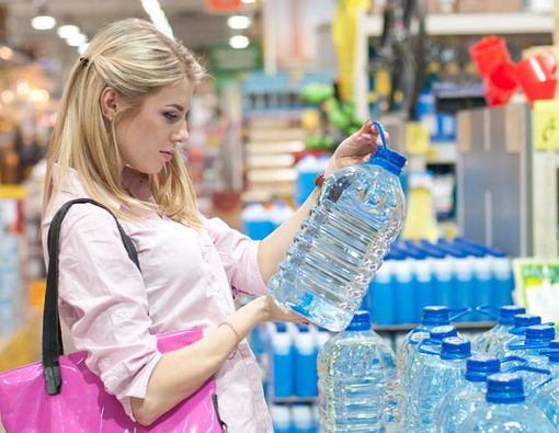 Bisakah Air Mineral Kemasan Botol Kedaluwarsa?