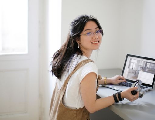 Perspektif Psikologis dalam Pandangan Laki-laki Tentang Perempuan Independen