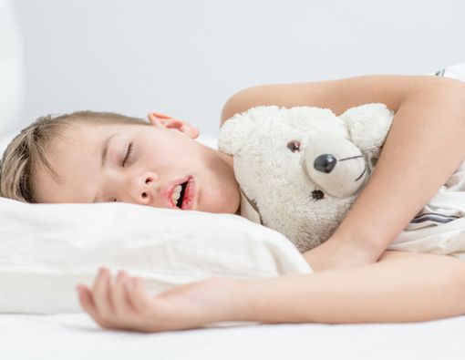 Anak Tidur Mendengkur, Perlukah Waspada?