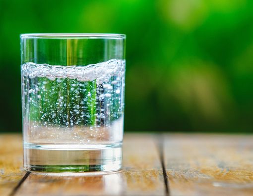 Antara Soda dan Sparkling Water, Lebih Sehat yang Mana?