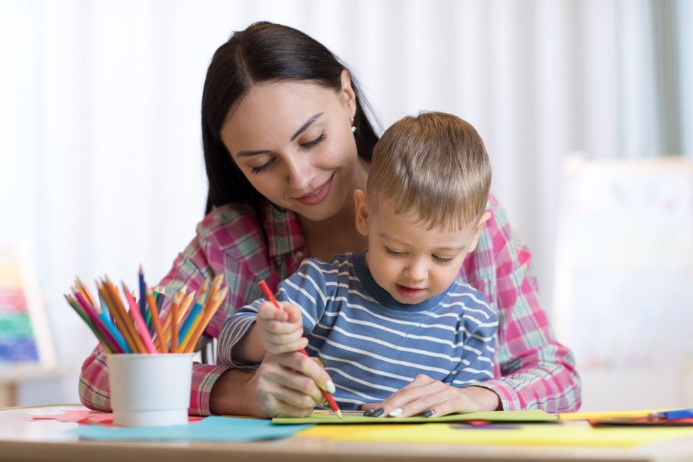 Kapan Anak Mulai Belajar Menulis? Cek Tahapannya di Sini (Oksana Kuzmina/Shutterstock)