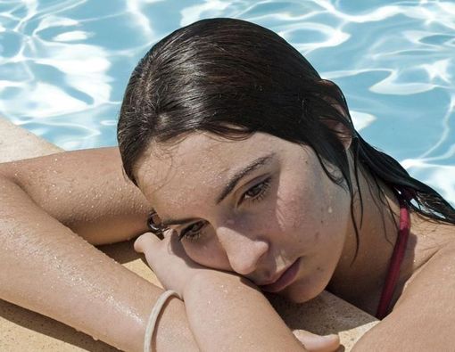 Sakit Kepala Setelah Berenang, Penyebab dan Cara Mengatasinya