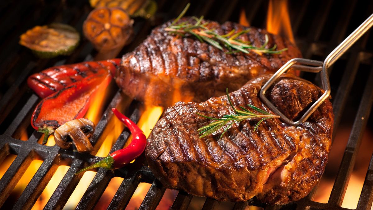 Bahaya Banyak Makan Daging Bakar Saat Tahun Baru