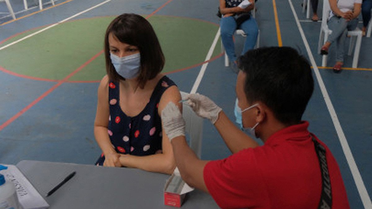 Tangan Terasa Pegal Usai Vaksinasi COVID-19? Coba Lakukan Gerakan Ini