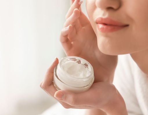 Hati-hati, Ini 4 Bahaya Skincare Share in Jar pada Kulit