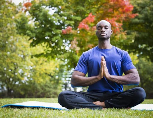 9 Alasan Pria Perlu Mencoba Yoga