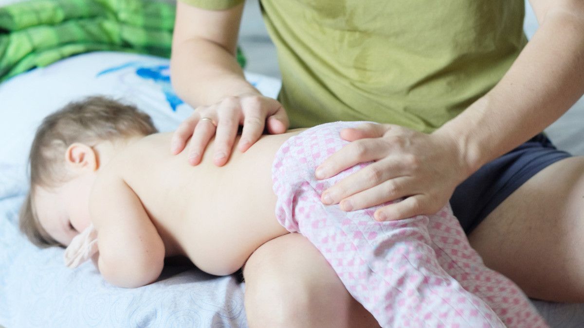 Ayah Juga Bisa Bangun Ikatan dengan Anak Lewat Pijatan