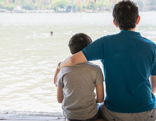 Penyebab Anak Introvert, Benarkah Menurun dari Orangtua?