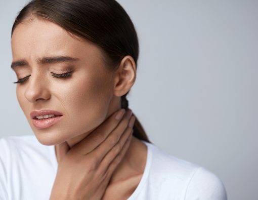 Jangan Abaikan 5 Gejala Sakit Tenggorokan Ini