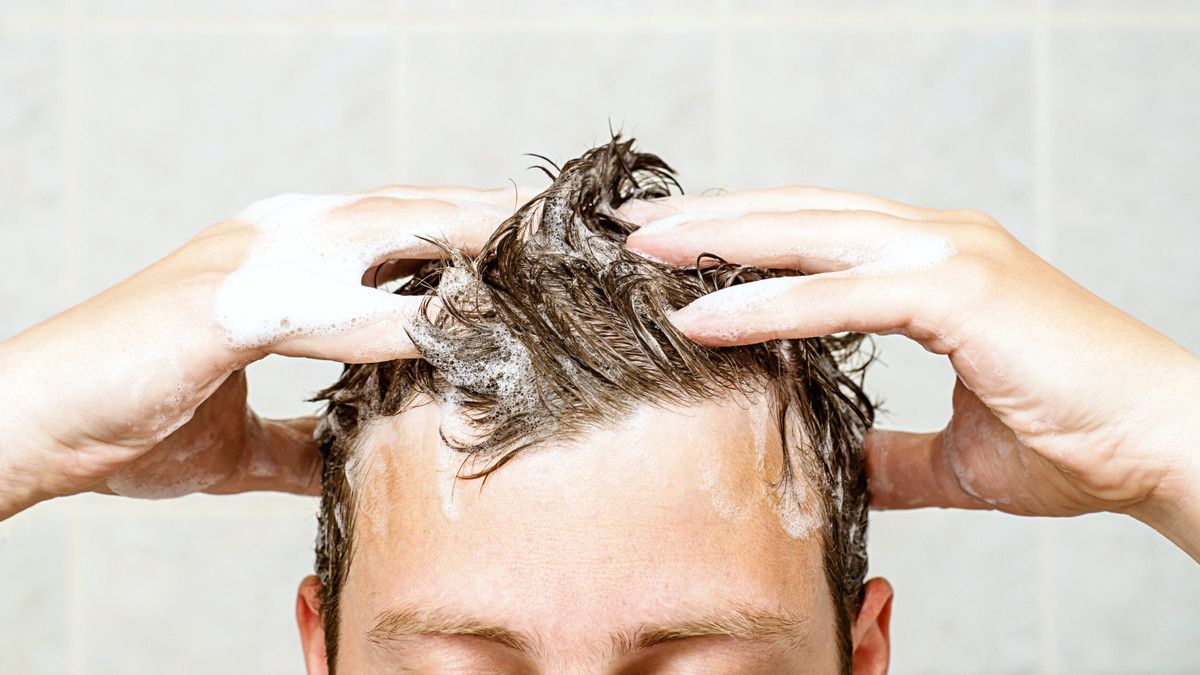 Cara Memilih Sampo yang Tepat untuk Rambut Keriting