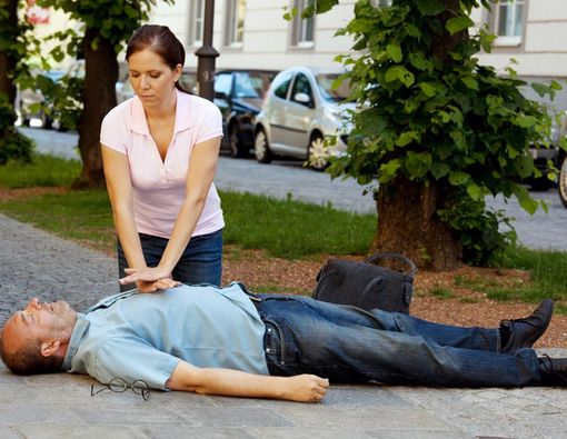 Pertolongan Pertama pada Korban Henti Jantung Mendadak