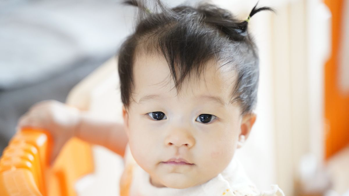 Tumbuh Kembang Bayi 8 Bulan