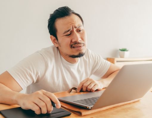 Mengapa Rekan Kerja yang Bermasalah di Kantor Tak Sadar Dirinya Menyebalkan?