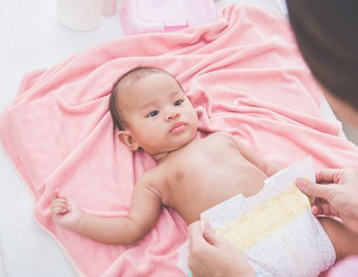 Pahami Warna Feses Bayi yang Minum Susu Formula