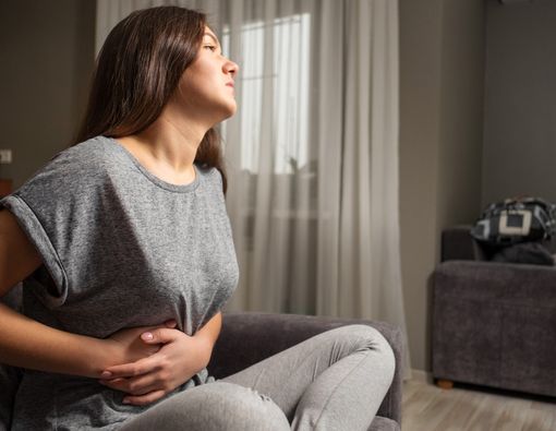 6 Kebiasaan Buruk yang Sering Dilakukan Wanita Saat PMS