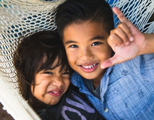 Mengenal Peran Adik dalam Keluarga dan Rumah Tangga