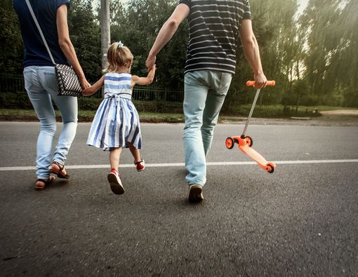 Tips Seru Ajak Anak Jalan Kaki di Car Free Day