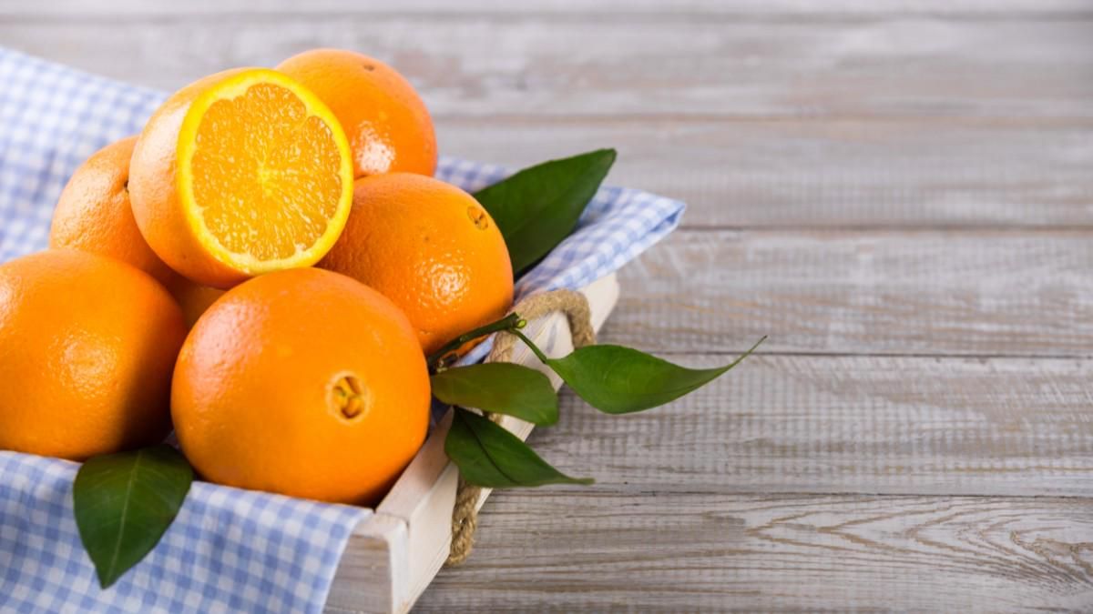 Cara Menghilangkan Plak Gigi dengan Buah Jeruk