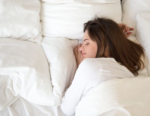 Benarkah Alas Tidur Bergoyang Bikin Tidur Lebih Nyenyak?