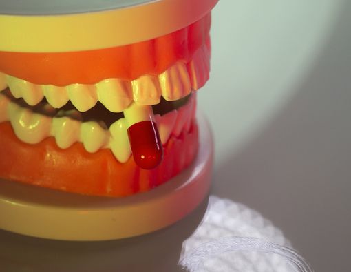 Benarkah Antibiotik Bikin Gigi Rusak?