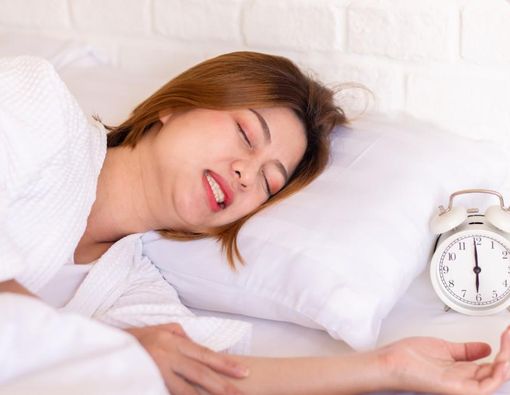 Penderita Bruxism Sebaiknya Tak Veneer Gigi, Kenapa?