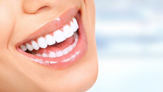Menilik Keamanan Produk Pemutih Gigi yang Dijual Bebas