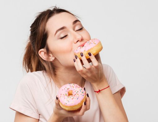 Alasan Medis Mengapa Anda Suka Makan Manis Saat Stres