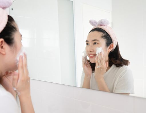 Kiat Perawatan Kulit Wajah untuk Usia 20-an