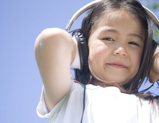 Benarkah Terapi Gelombang Suara Baik untuk Perkembangan Otak Anak?