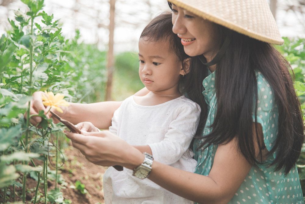 Bunda, Ini Manfaat Mengajak Anak Berkebun