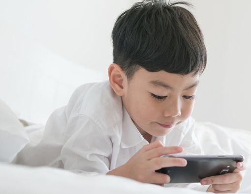 Benarkah Sering Main Gawai Menyebabkan ADHD?