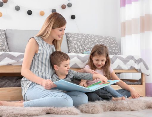 Sering Berganti Pengasuh, Apa Dampaknya pada Tumbuh Kembang Anak?