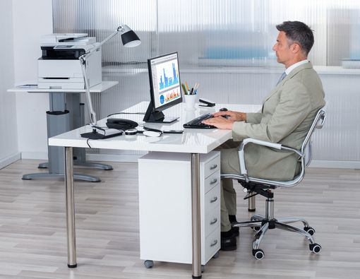 Tips Peregangan untuk Anda yang Duduk Terlalu Lama